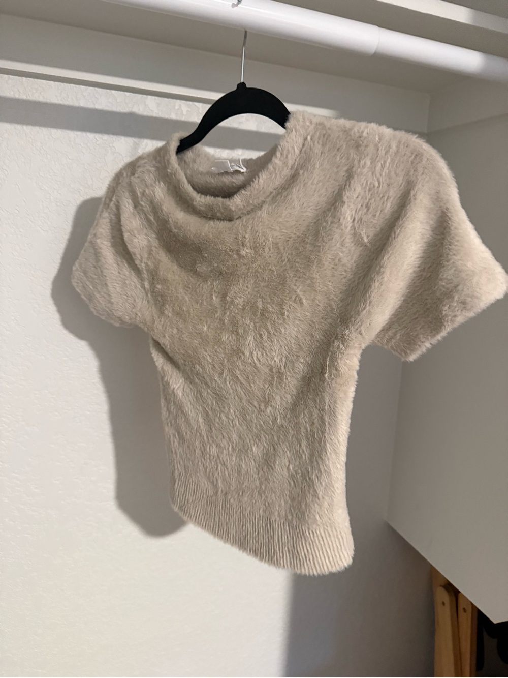 Good American Plush Short-Sleeve Crewneck Sweater in Light Beige